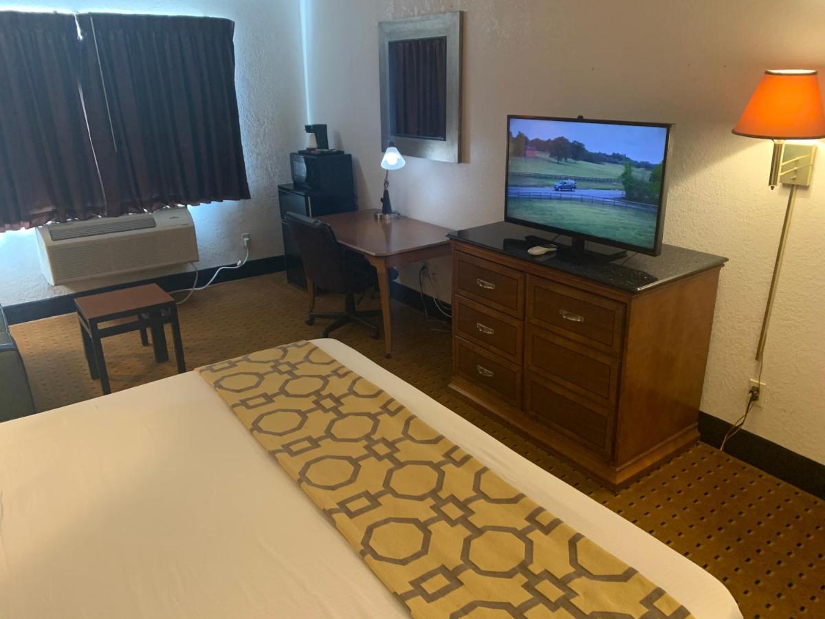 Brentwood Inn & Suites Хобс Екстериор снимка