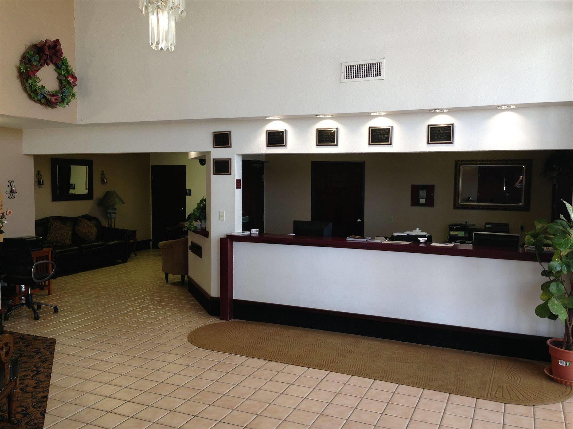Brentwood Inn & Suites Хобс Екстериор снимка