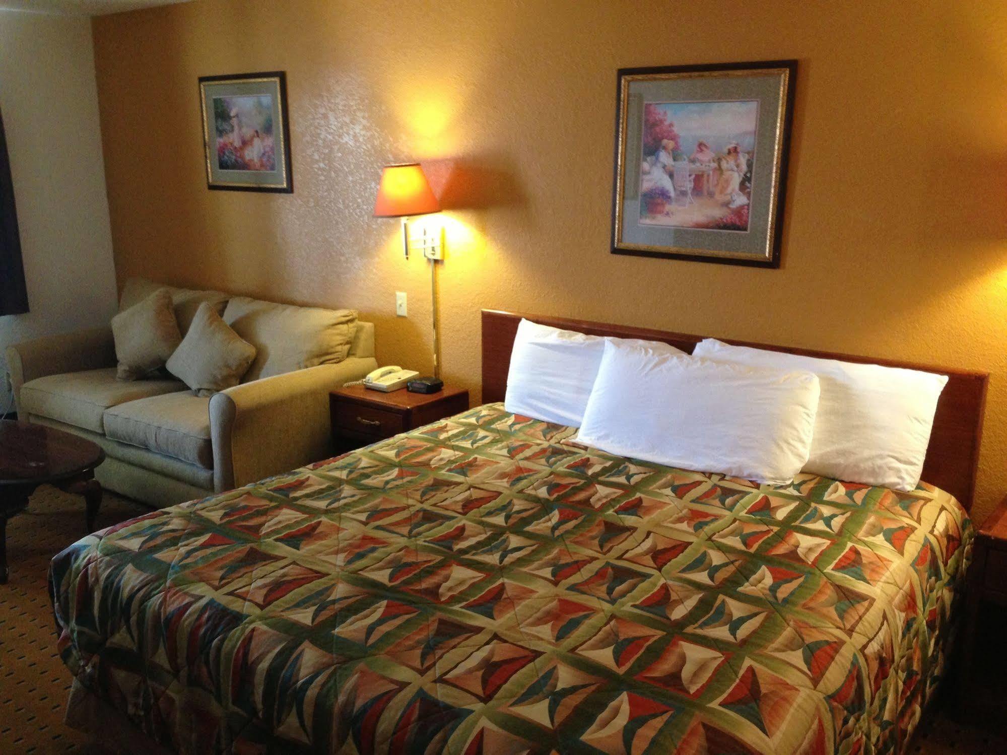 Brentwood Inn & Suites Хобс Екстериор снимка