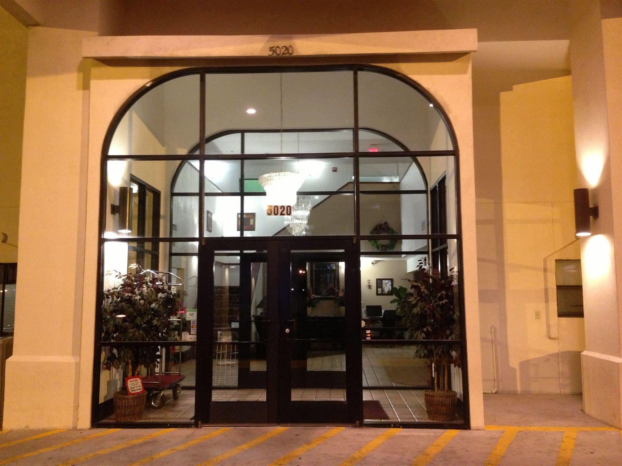 Brentwood Inn & Suites Хобс Екстериор снимка