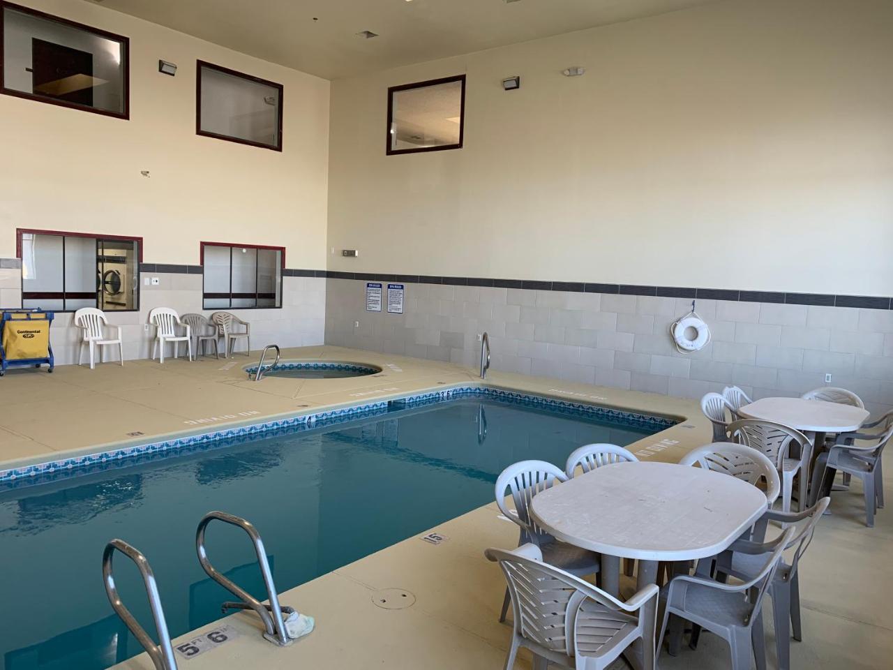 Brentwood Inn & Suites Хобс Екстериор снимка