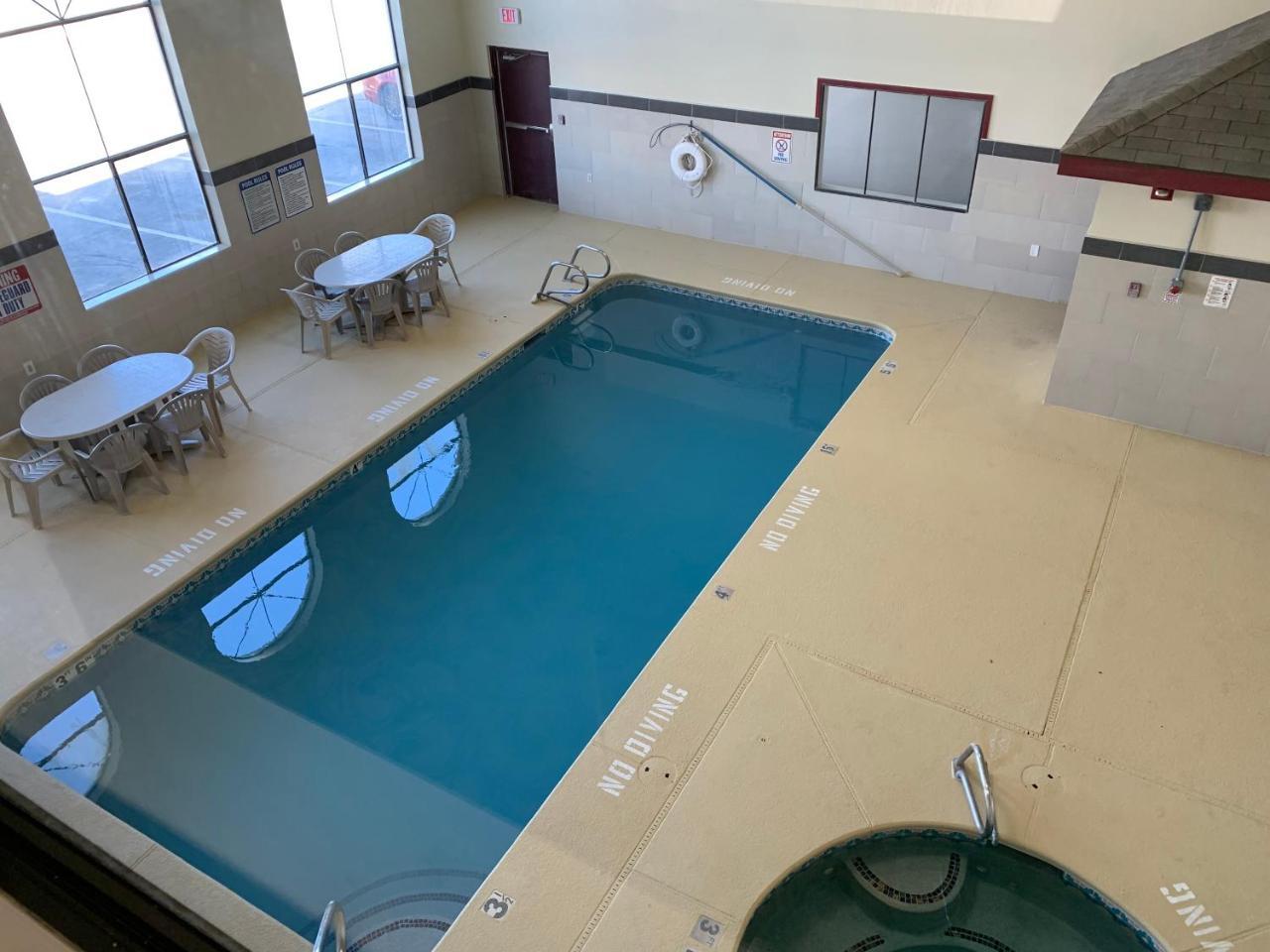 Brentwood Inn & Suites Хобс Екстериор снимка
